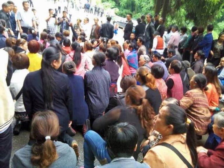 四川峨嵋山堵路村民部分訴求獲回應 解除封山
