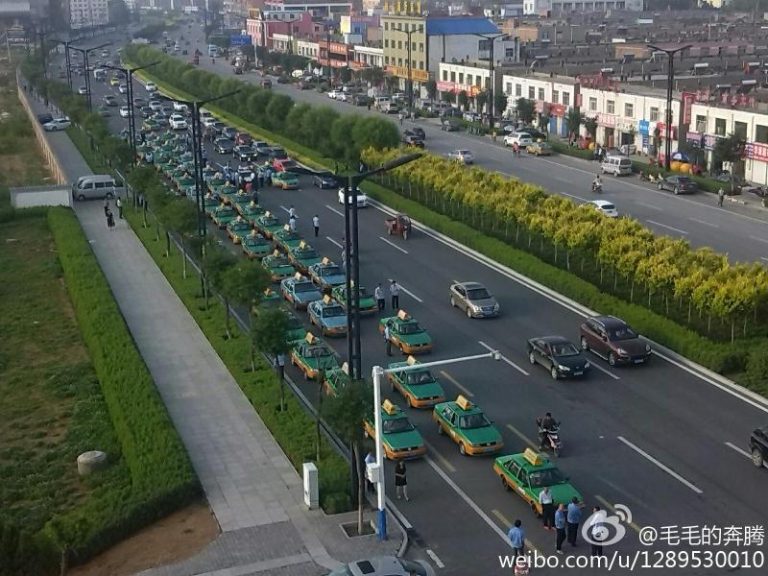 陝西榆林上千出租車司機大罷工
