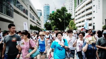 港赤化催生中产移民潮 明星高官也移民