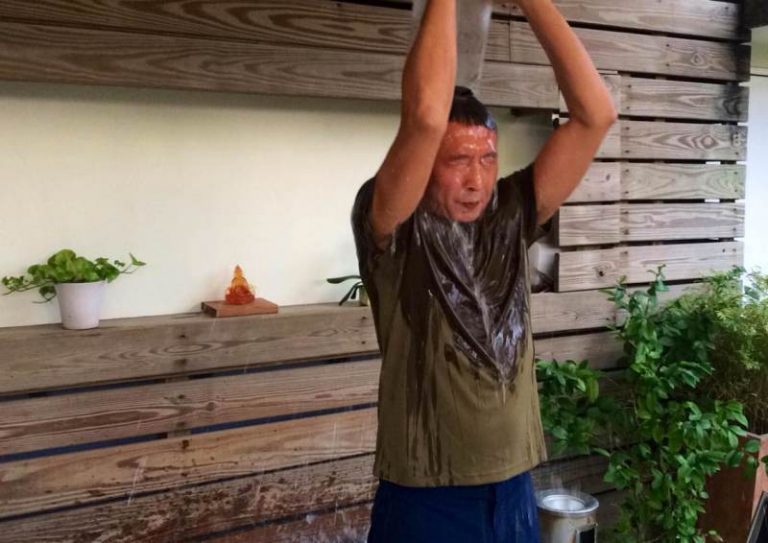 漸凍人家屬鈕承澤謝謝詹宏志點名冰桶活動接力