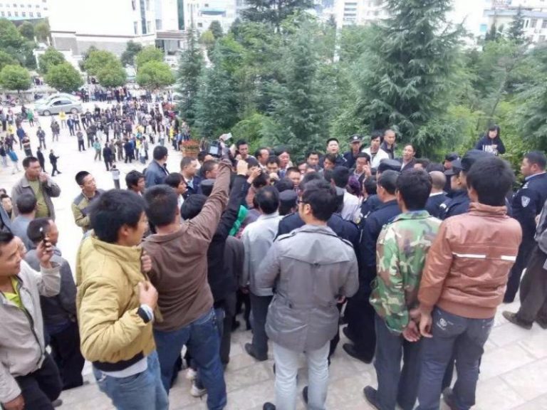 雲南地震災民遊行示威 抗議安置費發放不公