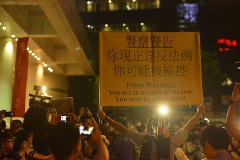 香港添馬公園結束 千人飯店向李飛抗議