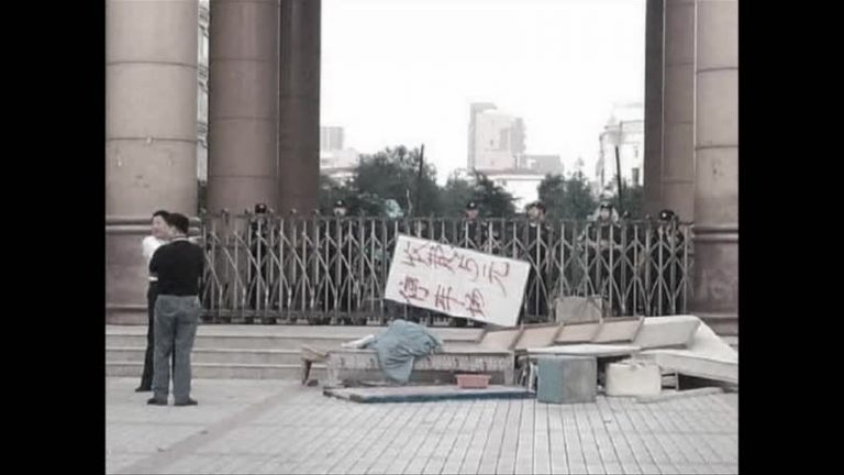 岳父網絡求助：藍翔校長僱人鬥毆