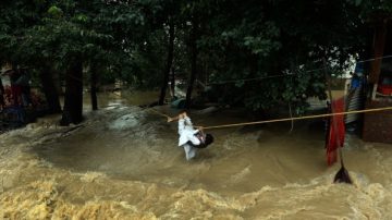 克什米尔豪雨成灾 近200人死亡40万人被困