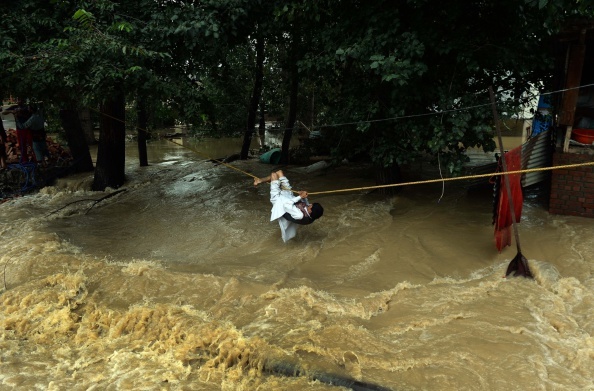克什米爾豪雨成災 近200人死亡40萬人被困