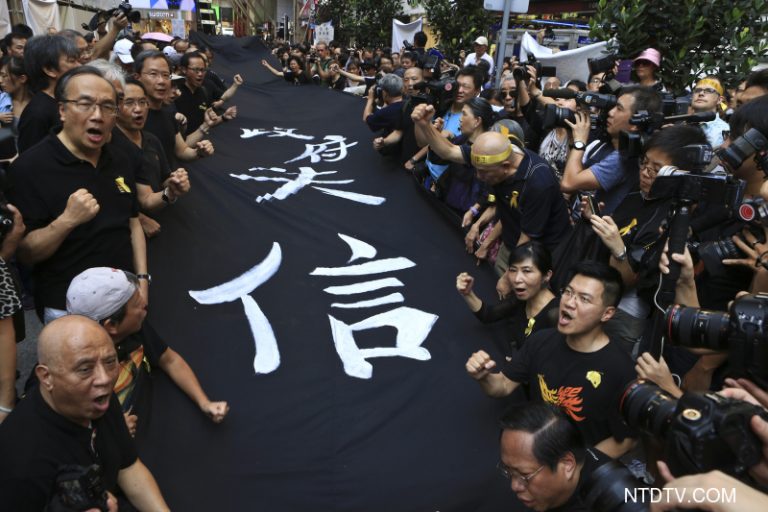 四千港人黑布遊行 和平佔中如火如荼