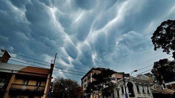 悉尼天空出現怪雲似科幻大片