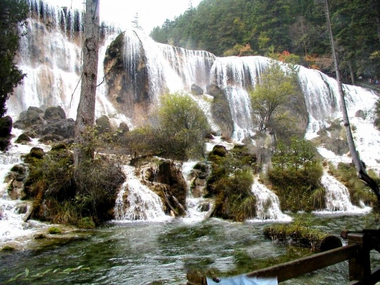 多家知名景區門票漲價 「乘節打劫」成潛規則