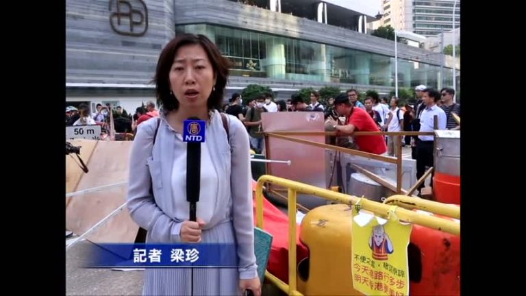 反佔中再衝擊雨傘運動 竟持刀拆路障