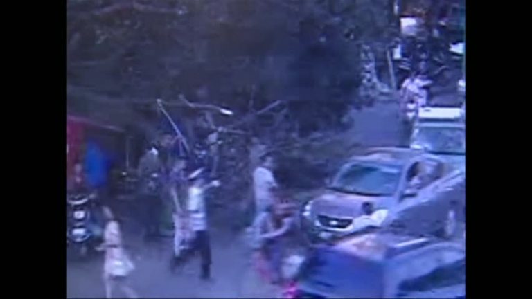 強颱風黃蜂邊緣掃過中國沿海地區