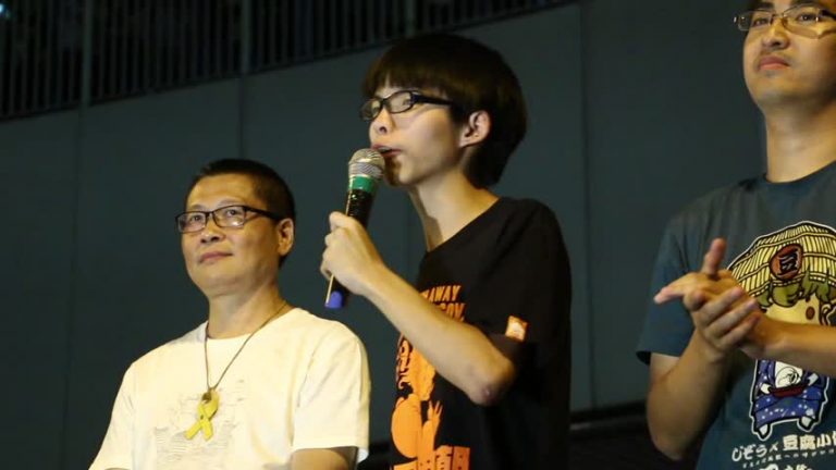 黃之鋒街頭慶生 學聯籲堅守續抗爭
