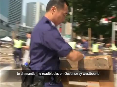 【禁聞】警方再拆路障 泛民立法會提動議