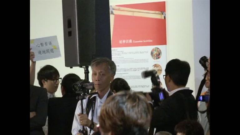 香港週開幕 遇港人撐傘爭普選