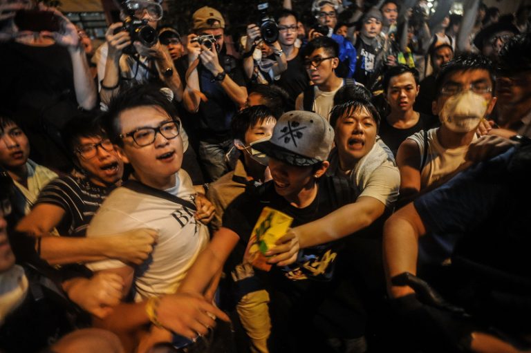 港學運據點遭挑釁 巿民抗中共分化