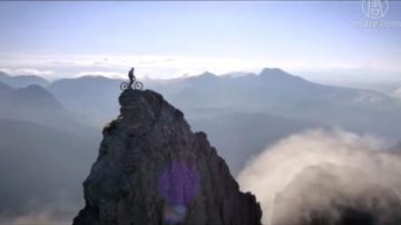 超酷特技單車手  驚險征服庫林山脊