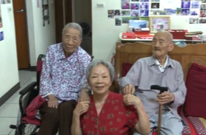 重陽敬老 嘉義市贈人瑞伉儷金牌