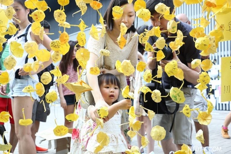 梁振英貪腐醜聞曝光 「雨傘運動」再掀高潮