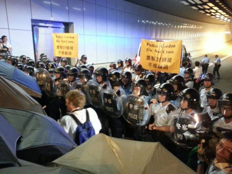 港警龍和道施胡椒噴霧 雙方劍拔弩張