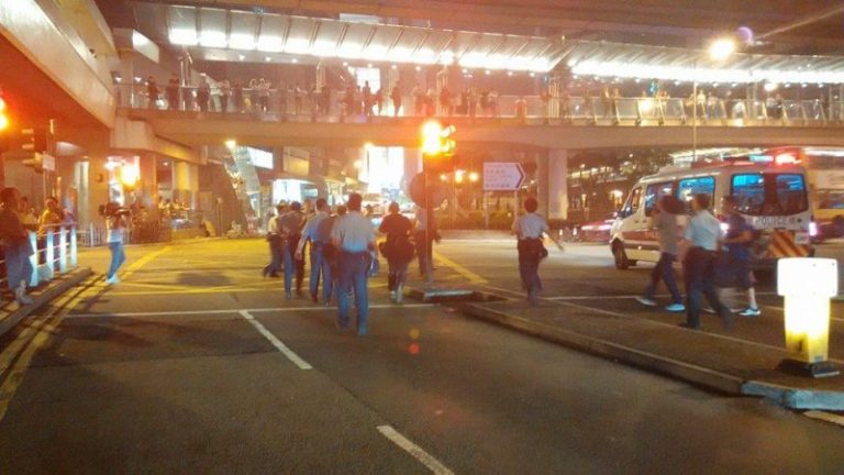 快閃流動佔領中環 上百警察暈頭 道路狂堵