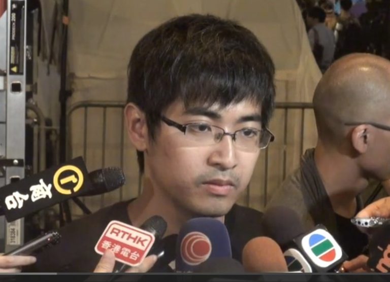 學聯：警察泄憤打記者 隨時願與政府對話