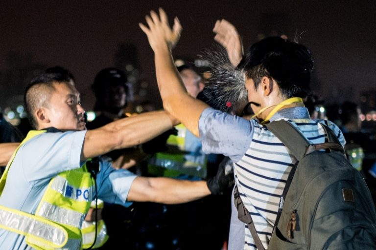 港警暗處施暴 議員：無法無天 實屬可恥