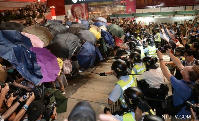 3000港人旺角與警對峙 胡椒手銬無畏縮