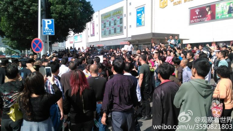 南京上千商戶罷市抗議 遭警察驅趕抓人