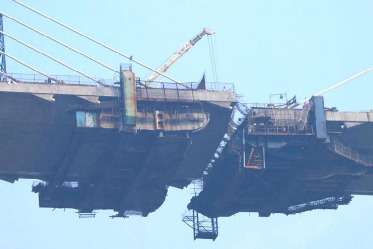 湖南一在建大橋拉繩斷裂 橋面下沉