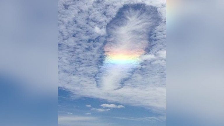 外太空神秘通道？ 澳天空現五彩大洞