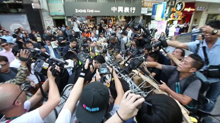 執達主任到旺角張貼禁制令