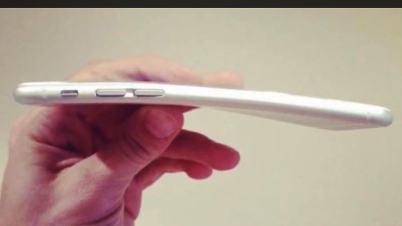 300隻用彎的iPhone 6集合 齊唱《香蕉手機》