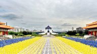 組圖：六千法輪功學員自由廣場集體煉功