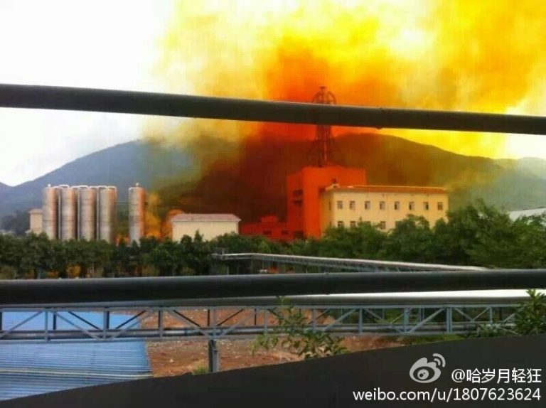 福建數千人圍堵草酸廠 抗議污染