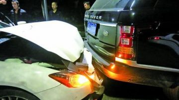 夫妻開豪車「飆車」5公裡 瑪莎拉蒂追撞路虎