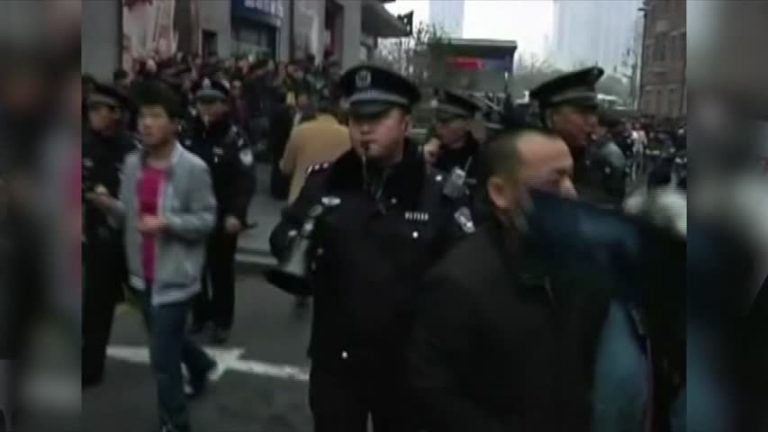 扎克伯格媚共 灣區華人臉書總部抗議