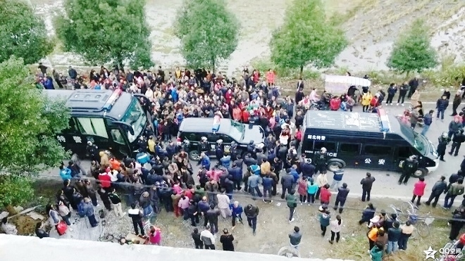 湖北數千人抗污染 擊退千警 扣10餘警車
