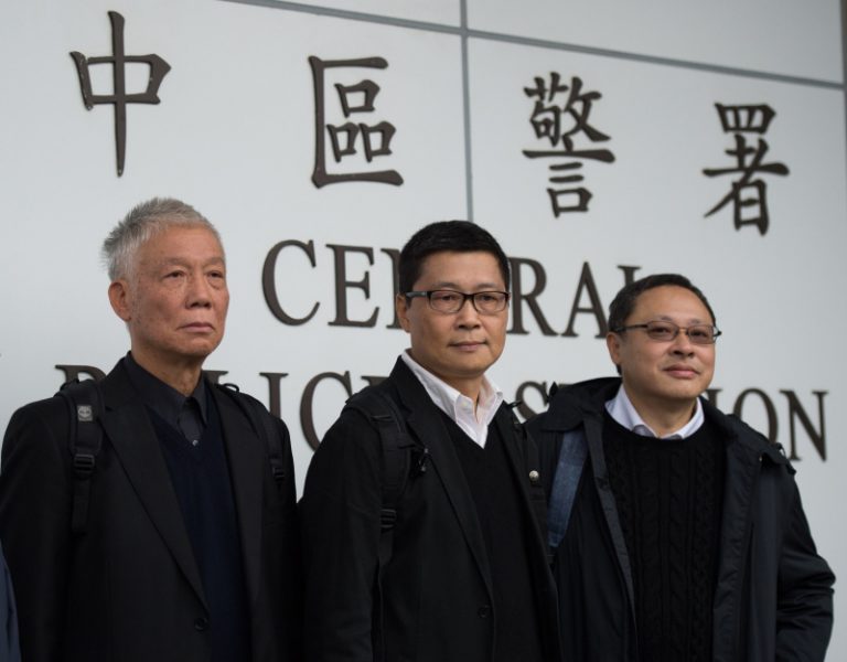 佔中三子自首透政府中間人的數個動作