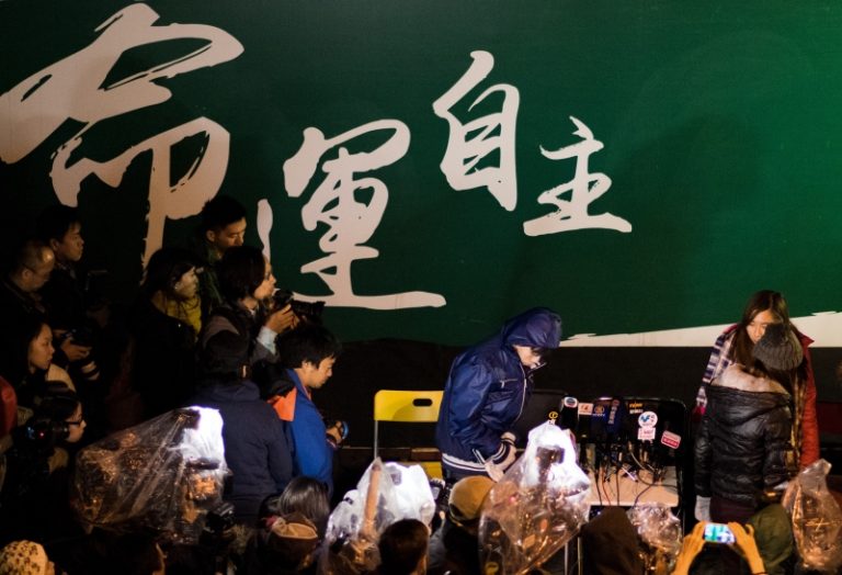 港警週四全面清場 黃之鋒呼籲勿對抗