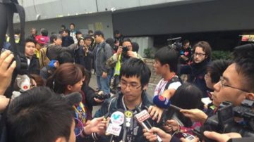 批警方制造白色恐怖 学聊坚守第一线