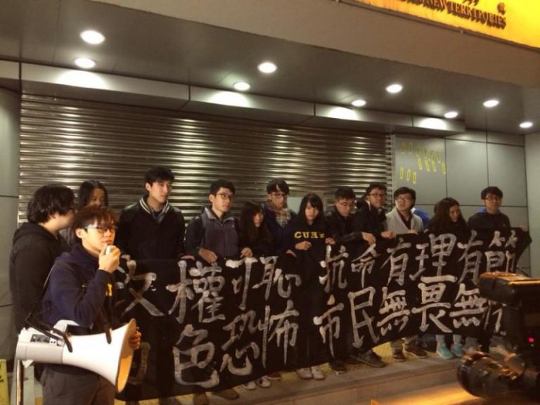 雨傘社工：讓學生接棒民主運動