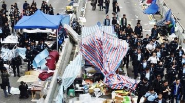 7千港警最後清場 雙學泛民誓言繼續抗命