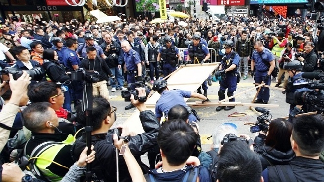 【禁闻】铜锣湾清场 港人:清不走民主决心