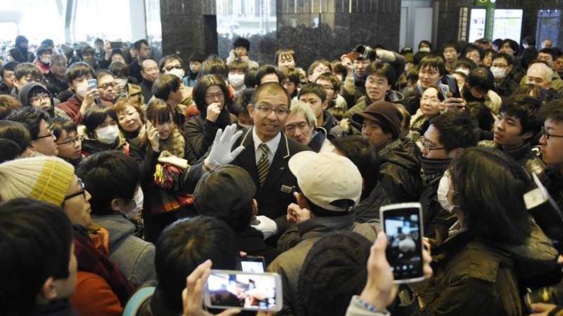 日发新邮卡 9000人抢购 现场随处讲中文