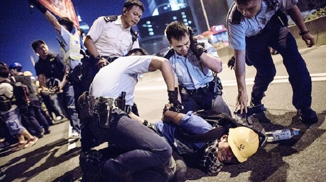 港民團警總抗議警暴力 促梁振英下臺