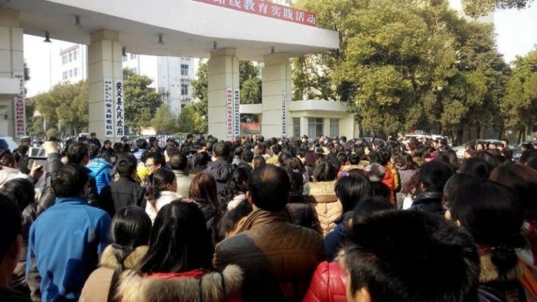 江西上千教師罷課 圍堵縣政府討薪