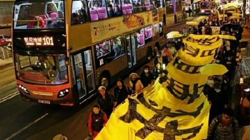 平安夜 逾千港人集会争真普选 警拘多人