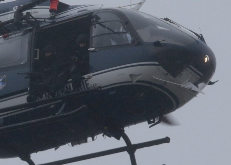 《查理週刊》追兇 匪劫人質 警圍歹徒