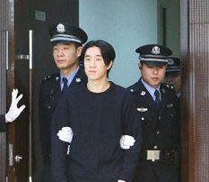 房祖名被輕判 網民熱議「被自首」有貓膩