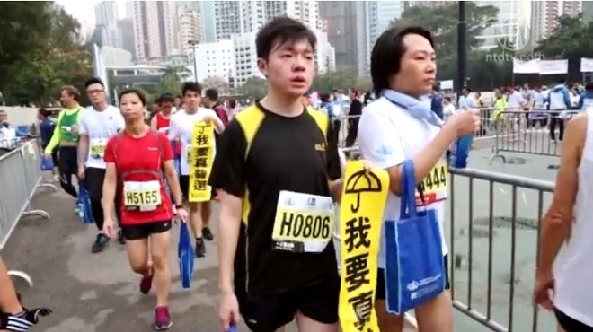 7.3萬人參賽渣馬 爭普選橫額遍地開花