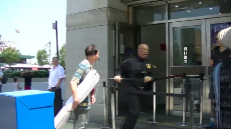 中領館保安打人 大陸訪民告到底